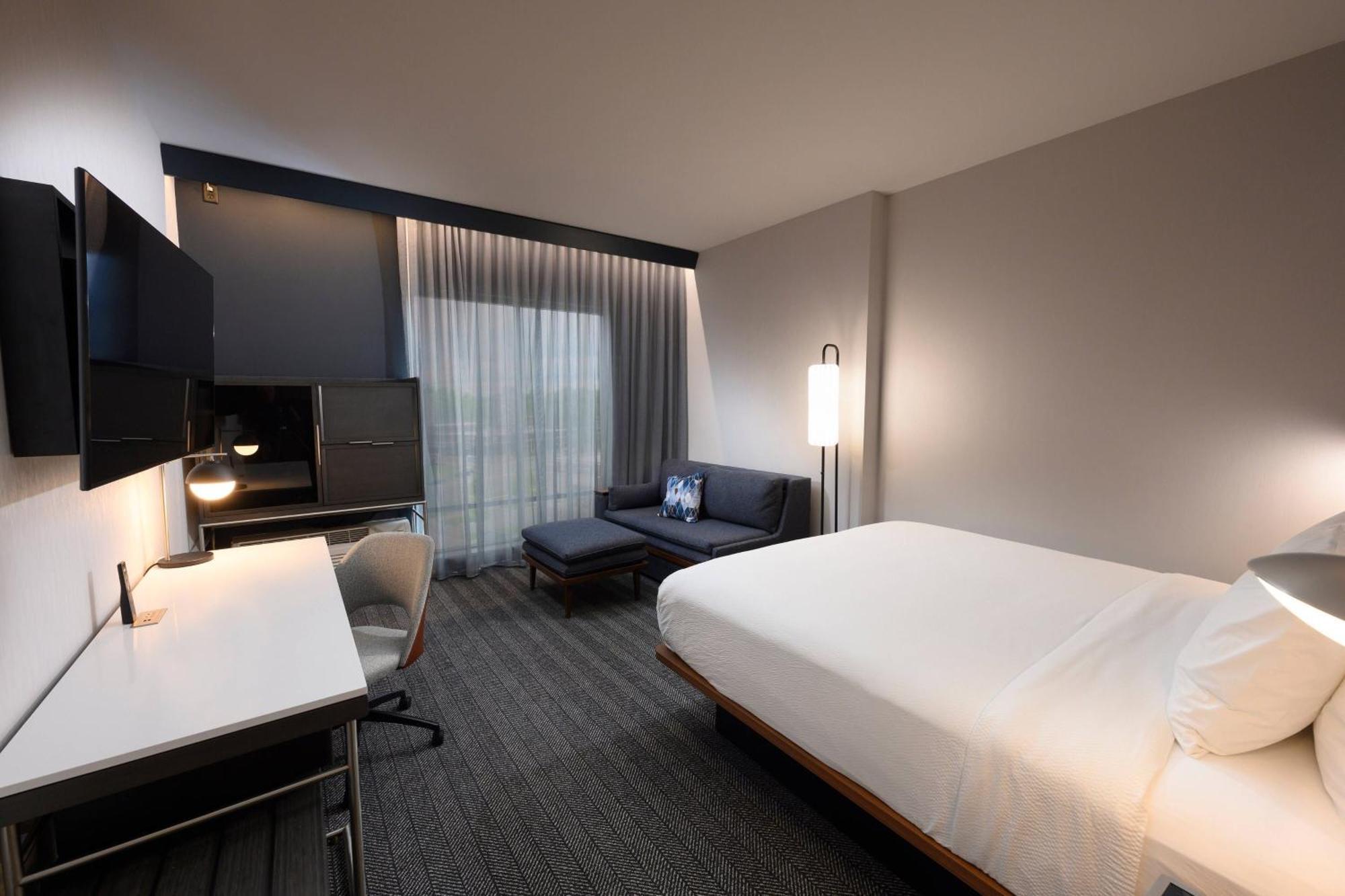 בלנטיין Courtyard By Marriott Charlotte Waverly מראה חיצוני תמונה